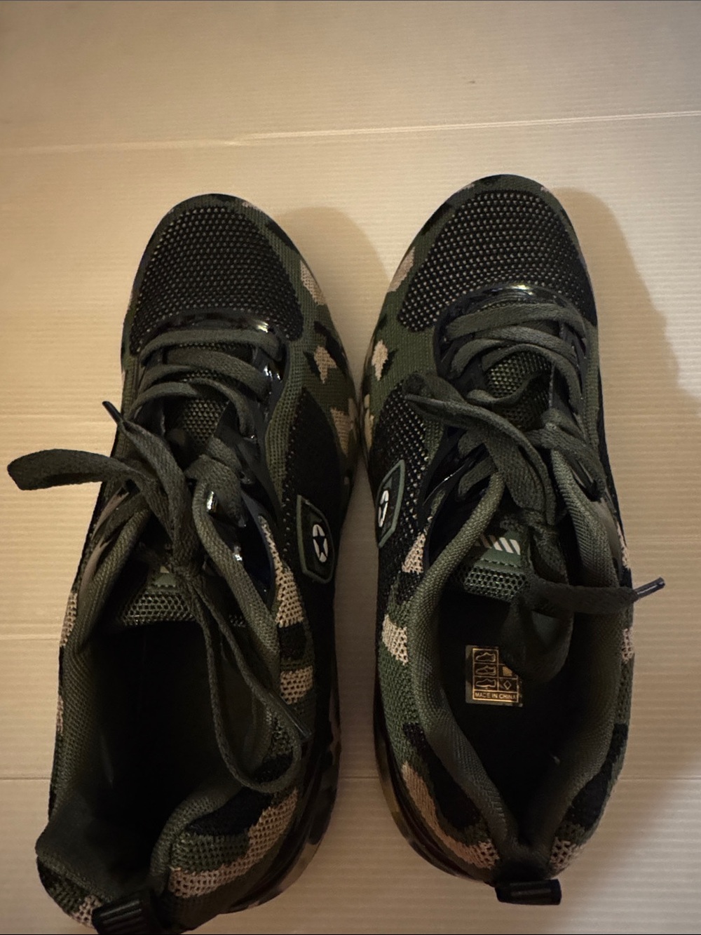 Men’s Lace-up Camouflage Athletic Sneakers - Picture 3 of 7